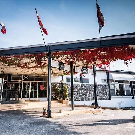Hotel La Caravelle Baie-Comeau Bagian luar foto