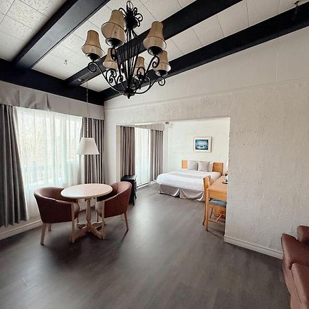 Hotel La Caravelle Baie-Comeau Bagian luar foto