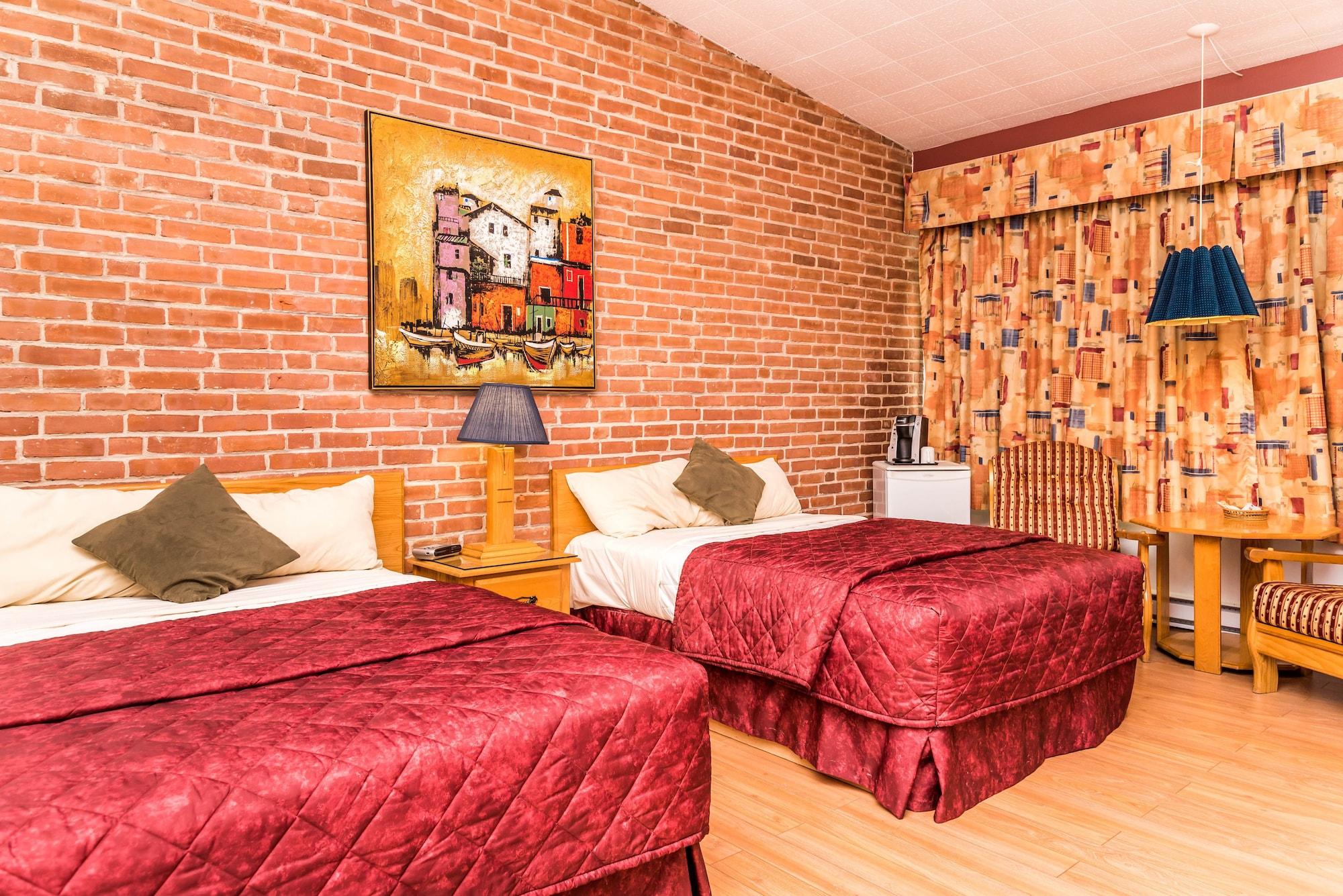 Hotel La Caravelle Baie-Comeau Bagian luar foto