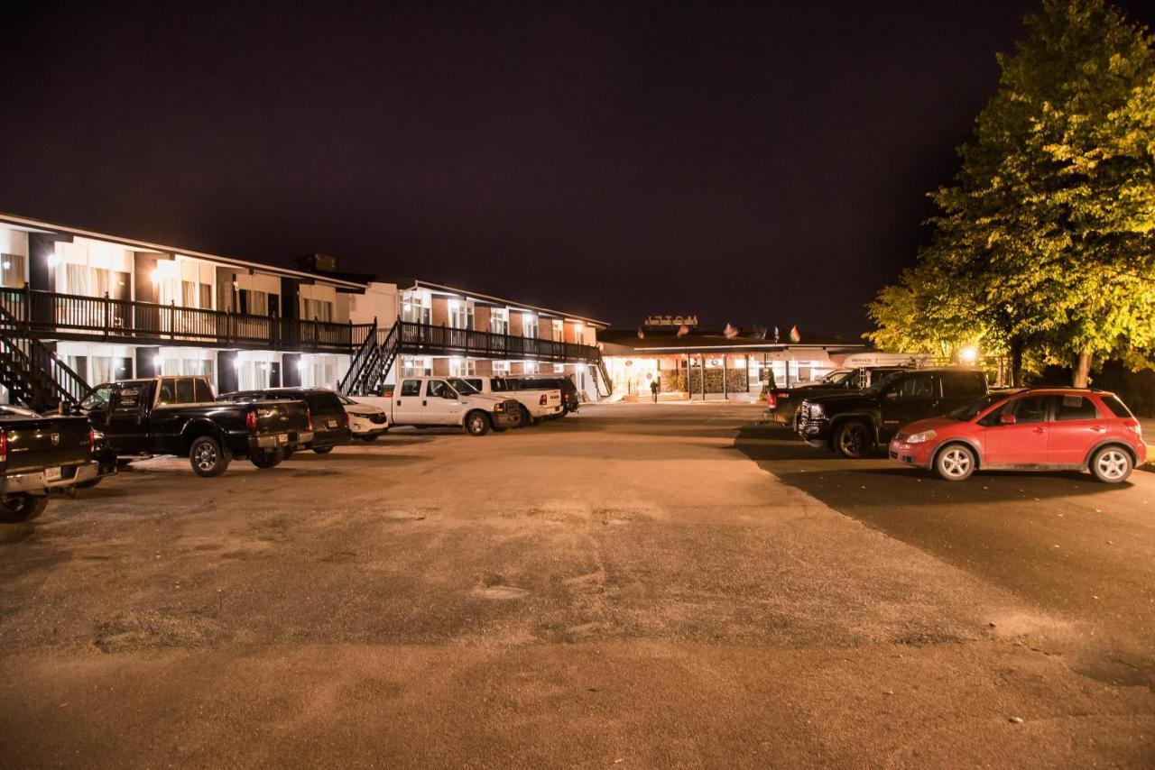 Hotel La Caravelle Baie-Comeau Bagian luar foto