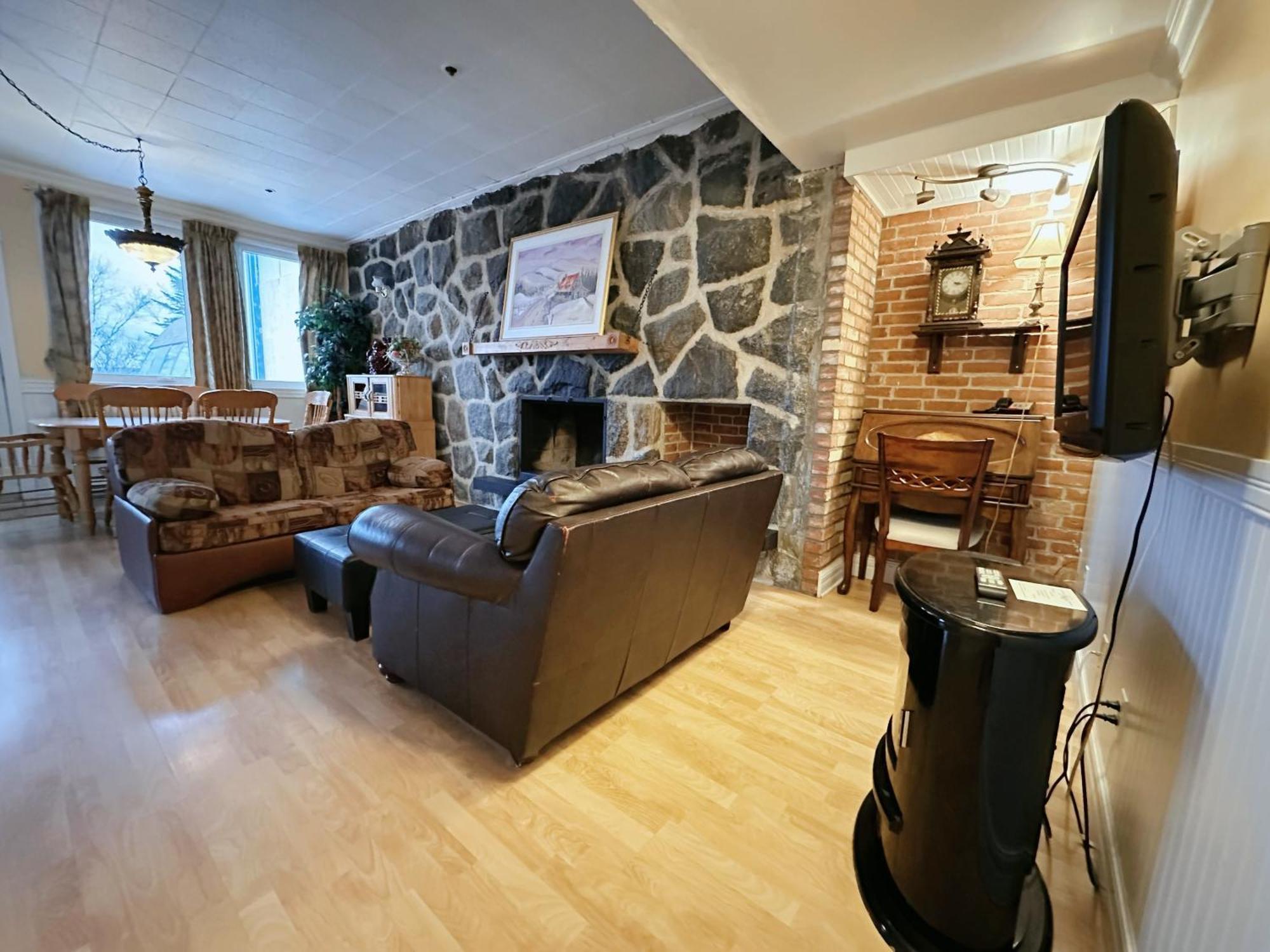 Hotel La Caravelle Baie-Comeau Bagian luar foto