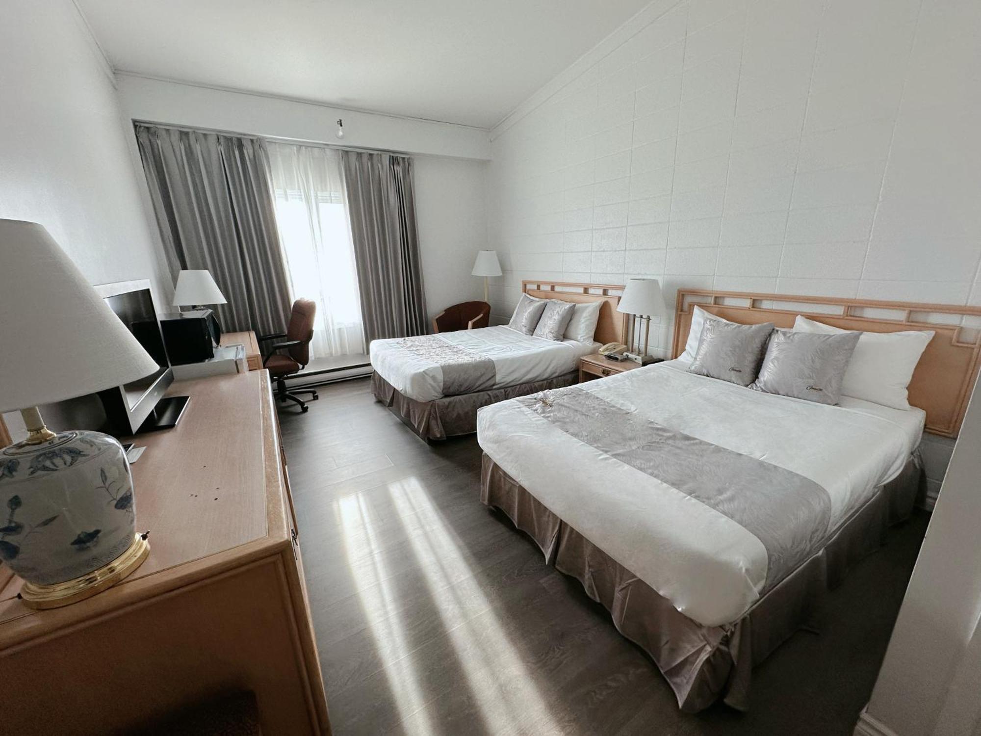 Hotel La Caravelle Baie-Comeau Bagian luar foto