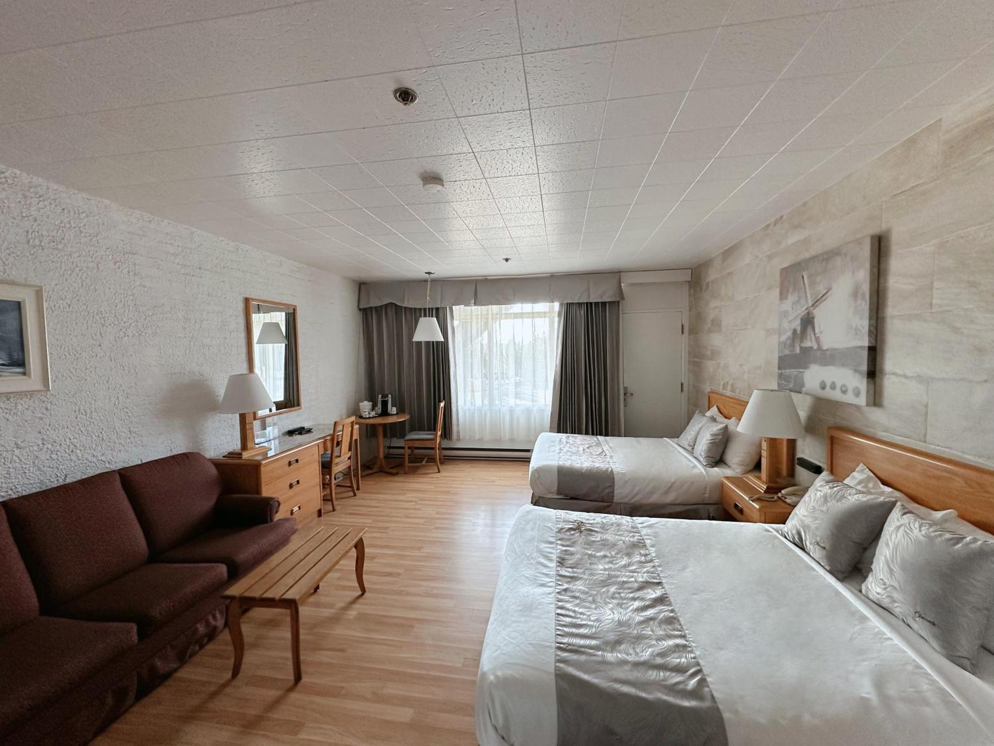 Hotel La Caravelle Baie-Comeau Bagian luar foto