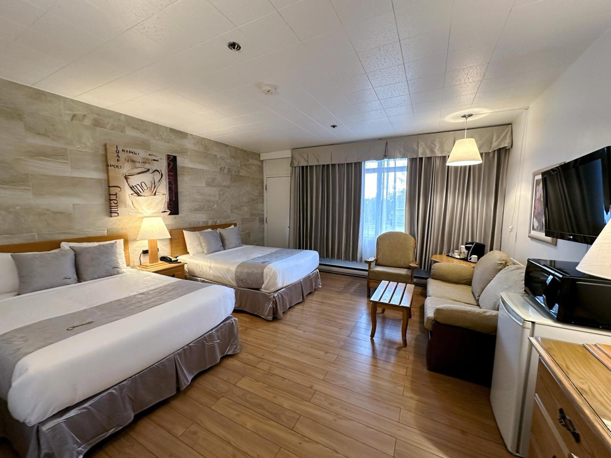 Hotel La Caravelle Baie-Comeau Bagian luar foto
