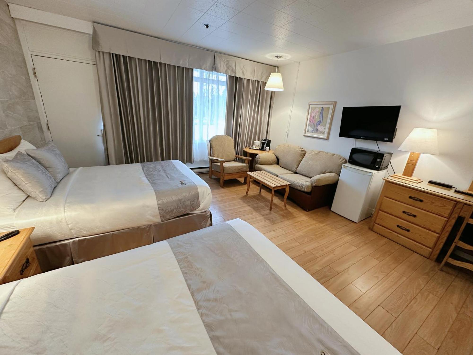 Hotel La Caravelle Baie-Comeau Bagian luar foto