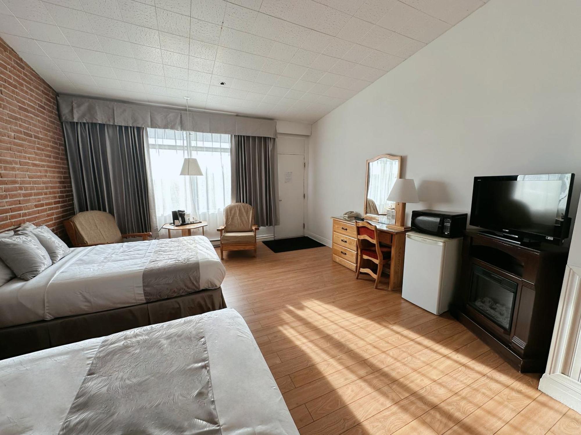 Hotel La Caravelle Baie-Comeau Bagian luar foto