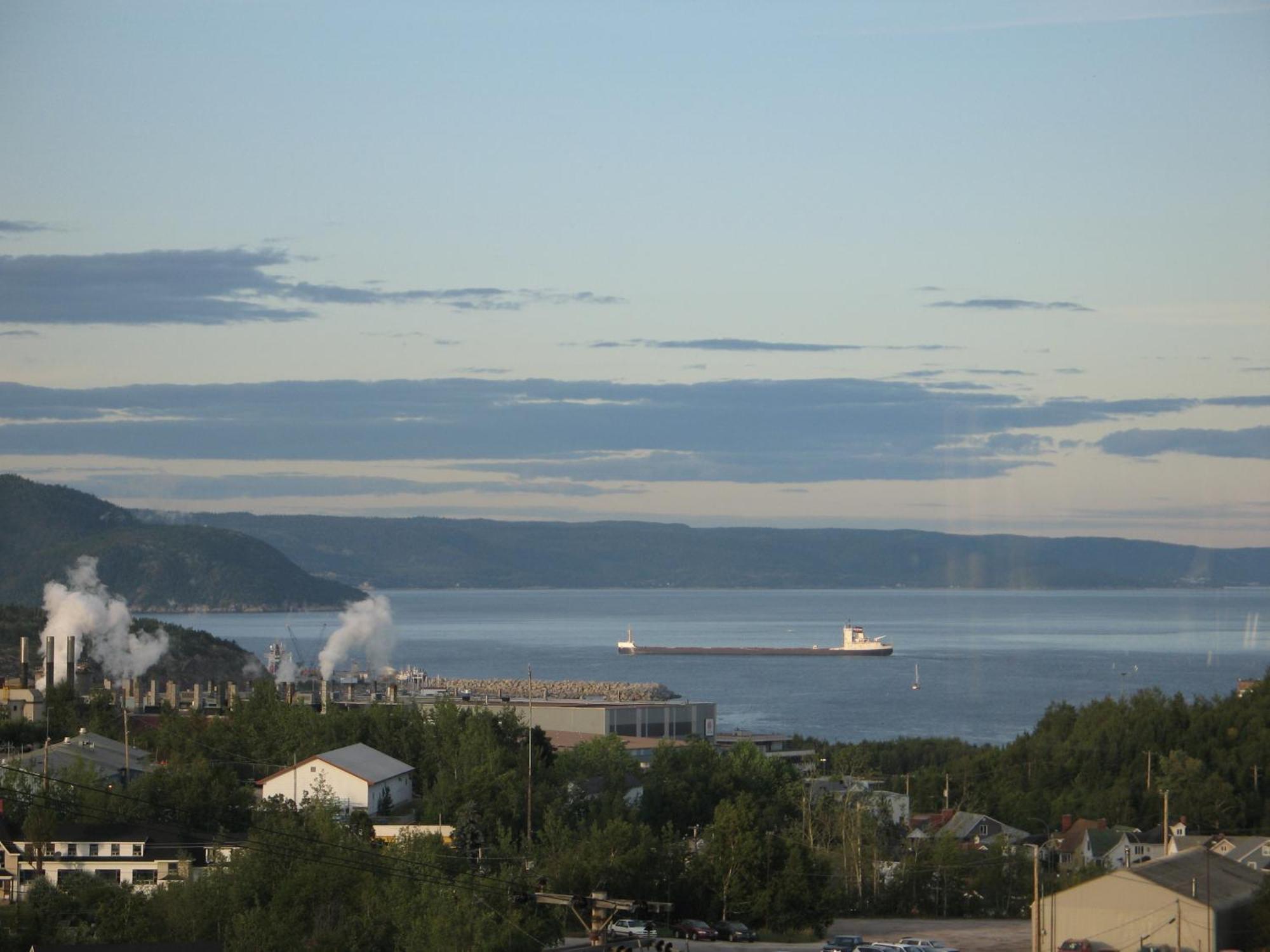 Hotel La Caravelle Baie-Comeau Bagian luar foto