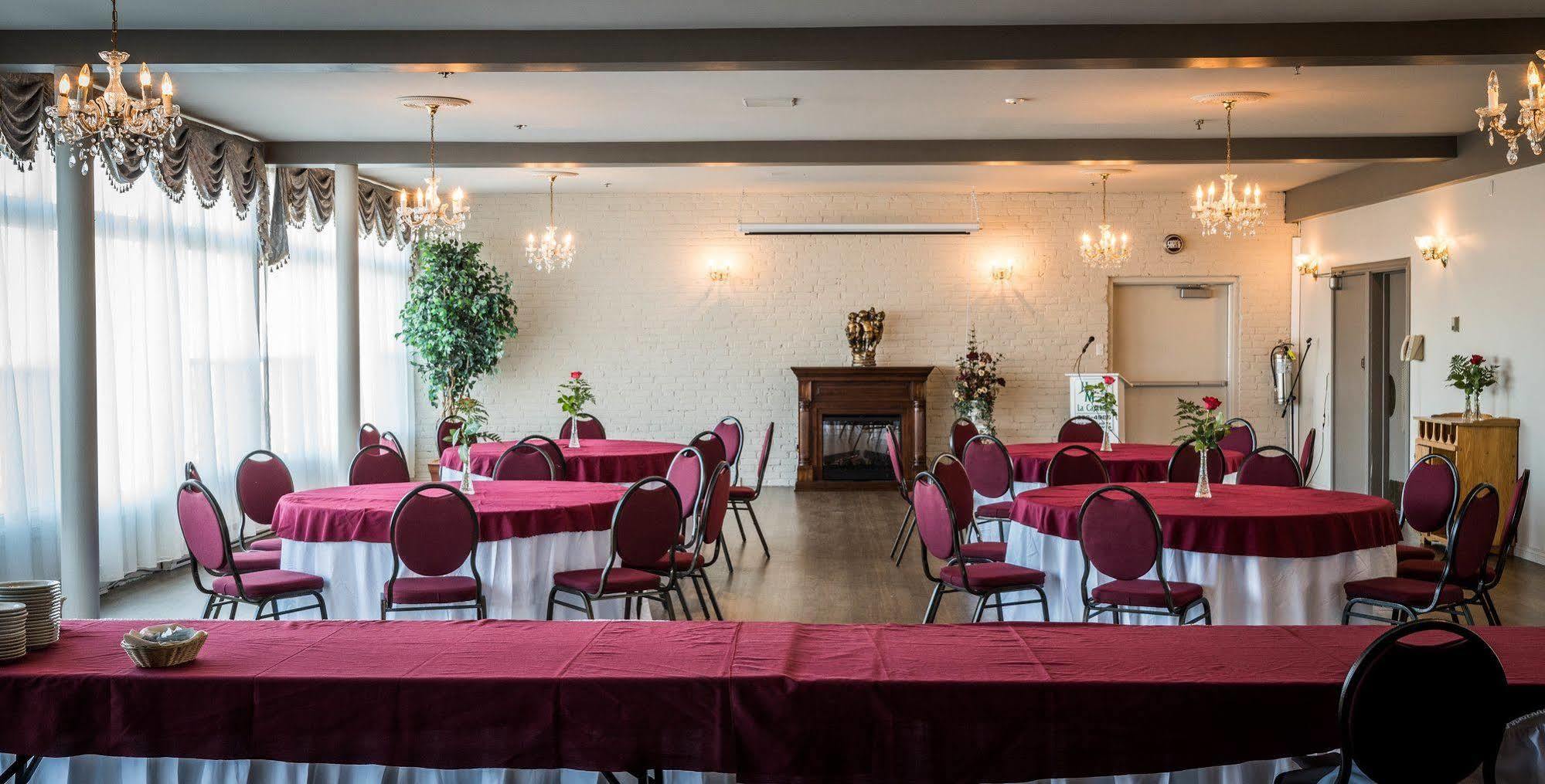Hotel La Caravelle Baie-Comeau Bagian luar foto